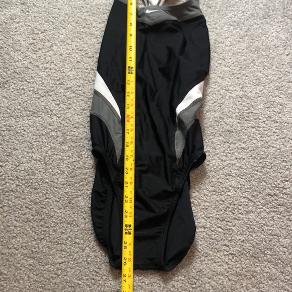 Nike Women’s Victory Color Block Power Back Tank One Piece Swimsuit - Picture 12 of 13